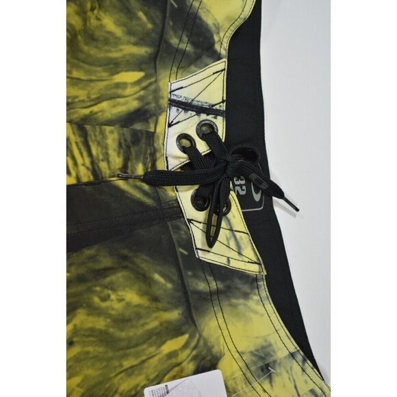 OAKLEY MENS LAG BOARDSHORTS SWIMSUIT BLACK AND YELLOW SUNRISE 30 NEW $45 - Picture 4 of 5